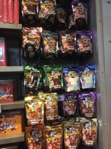 ディズニーワールドのお土産でおすすめのばらまき用や個包装してあるお菓子は お店の場所は ディズニー夢と魔法の旅